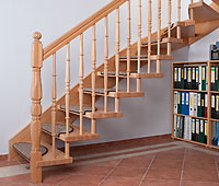 Freitragende Holztreppe